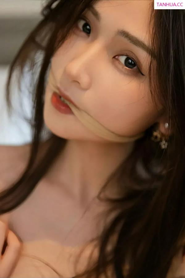   [XiuRen]高清写真图 2025.07.31 No.10605 刘婷婷 浅色旗袍第48张图片